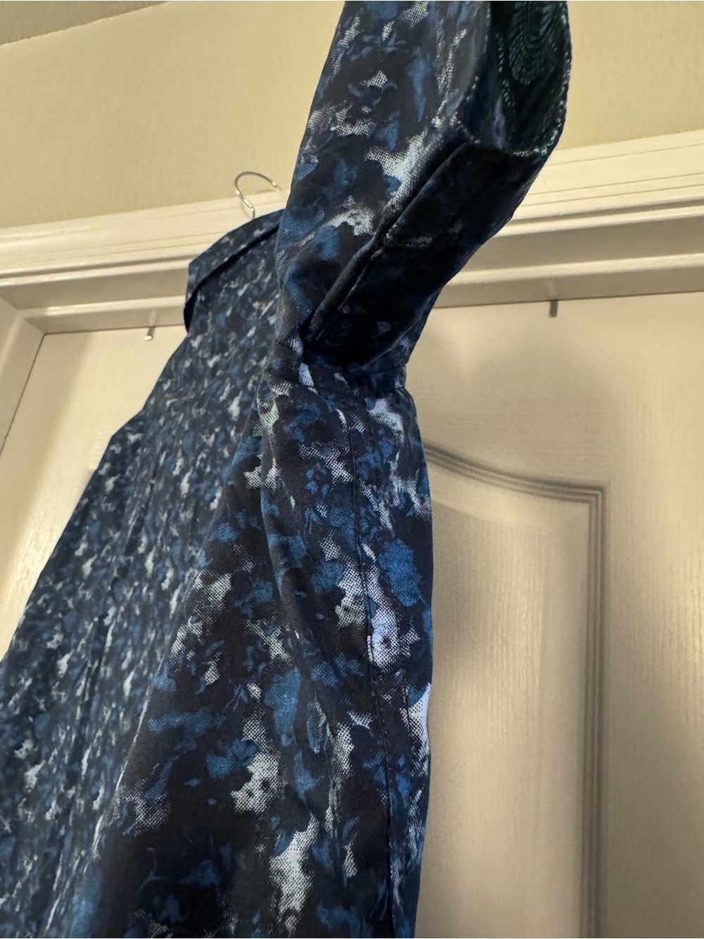 Robert Graham Navy & Blue Abstract Short-Sleeve Button-Up Shirt - Picture 8 of 9